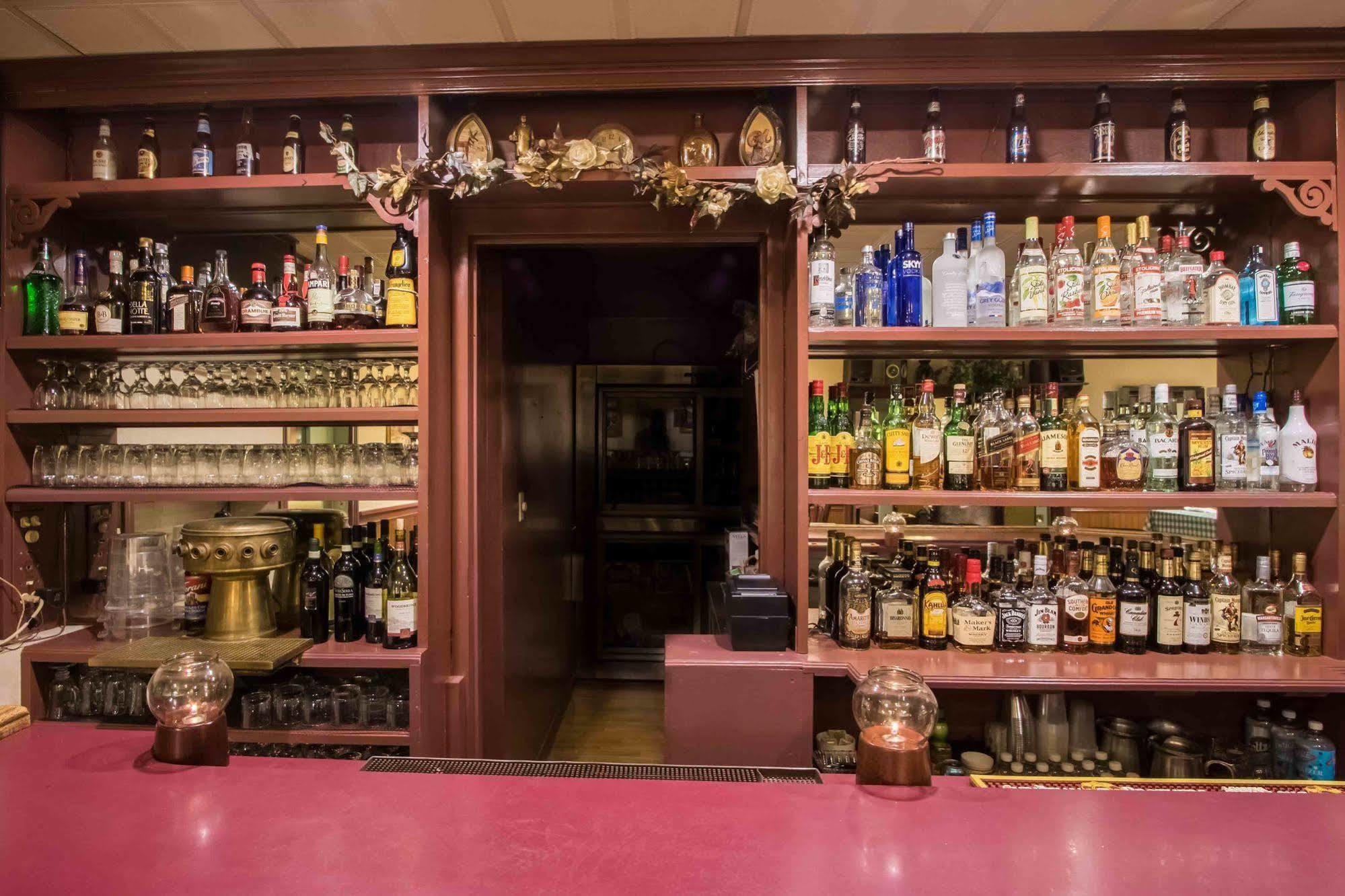 The Globe Inn East Greenville Extérieur photo